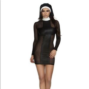 Sexy nun Halloween costume size s/m new with tags